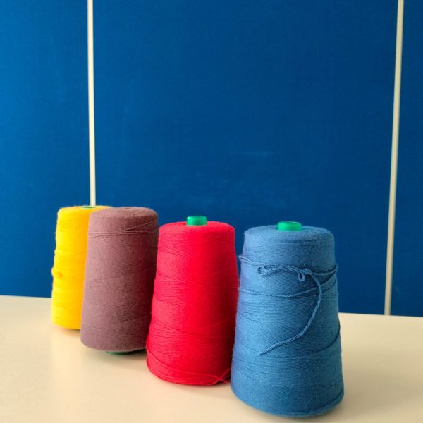 POLIÉSTER 100� COLORES SÓLIDOS CALIBRES 12-5 Y CALIBRE 12-4 PARA COSTURA DE SACOS